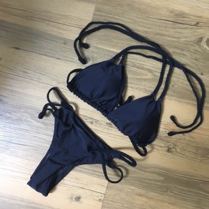 https://www.bikini-monokini.com/1194-3188-thickbox/maillot-de-bain-femme-triangle-noir-avec-lacage.jpg
