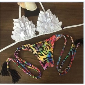 https://www.bikini-monokini.com/813-2327-thickbox/maillot-de-bain-femme-triangle-frou-frou-motif-jungle.jpg