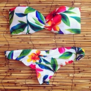 https://www.bikini-monokini.com/827-2394-thickbox/maillot-de-bain-femme-bandeau-motif-floral.jpg